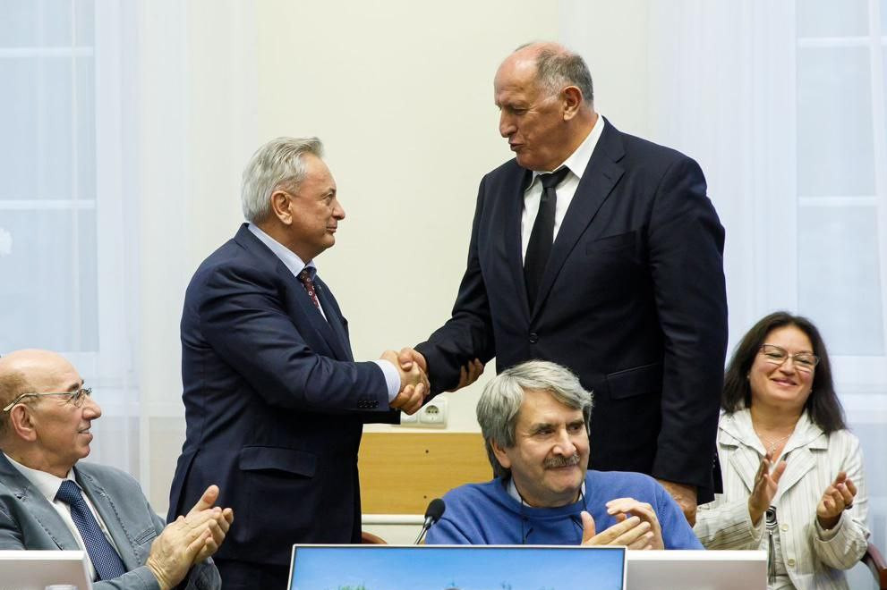 Поздравляем Председателя Правительства Республики Дагестан Абдулмуслимова Абдулмуслима Мухудиновича